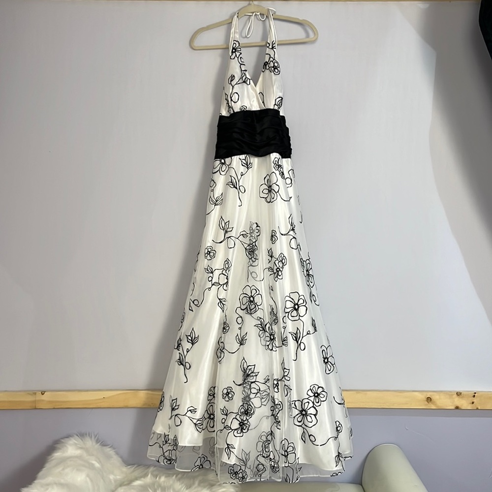 Blondie Nites White Floral Gown